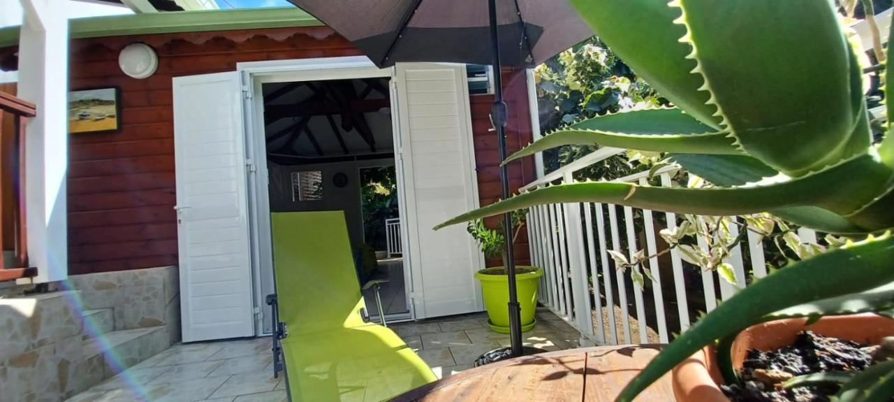 Gite Mamour - Charmant Petit Bungalow A Decouvrir Baillif Exterior foto