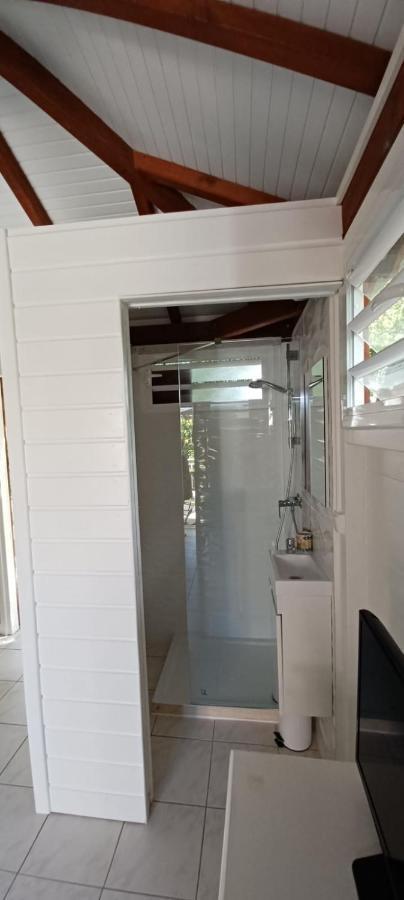 Gite Mamour - Charmant Petit Bungalow A Decouvrir Baillif Exterior foto