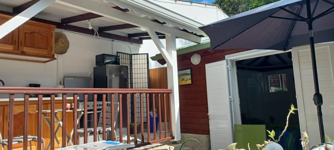 Gite Mamour - Charmant Petit Bungalow A Decouvrir Baillif Exterior foto
